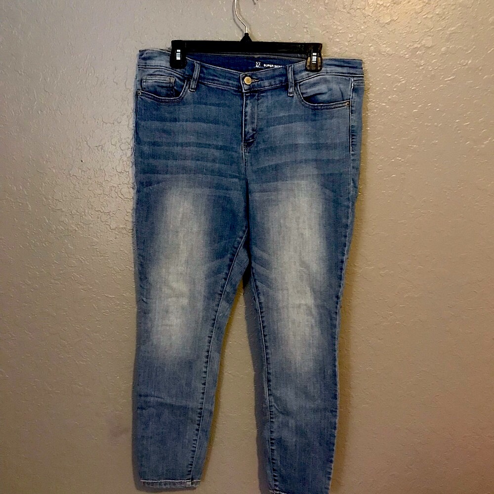 NY & CO super skinny jeans light wash size 16